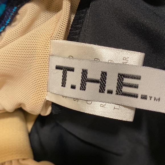 Swim top with pocketed bra for prosthetic inserts - Picture 3 of 4